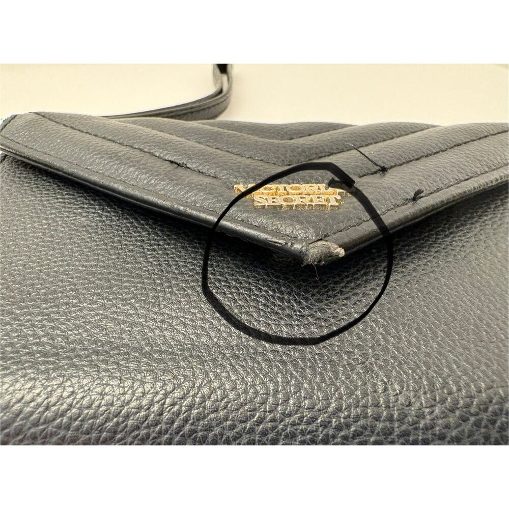 Victoria's Secret V-Quilt Envelope Wallet Wrist Strap Black Faux Leather - Picture 4 of 6
